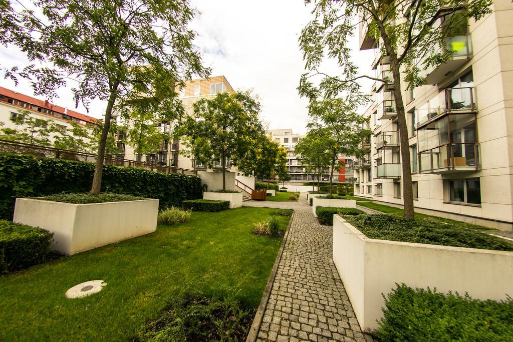 Apartment Korunni Dvur 130M2, 2 Free Parkings Прага Екстер'єр фото