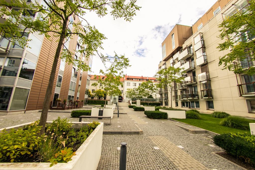 Apartment Korunni Dvur 130M2, 2 Free Parkings Прага Екстер'єр фото