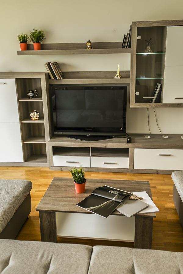 Apartment Korunni Dvur 130M2, 2 Free Parkings Прага Екстер'єр фото