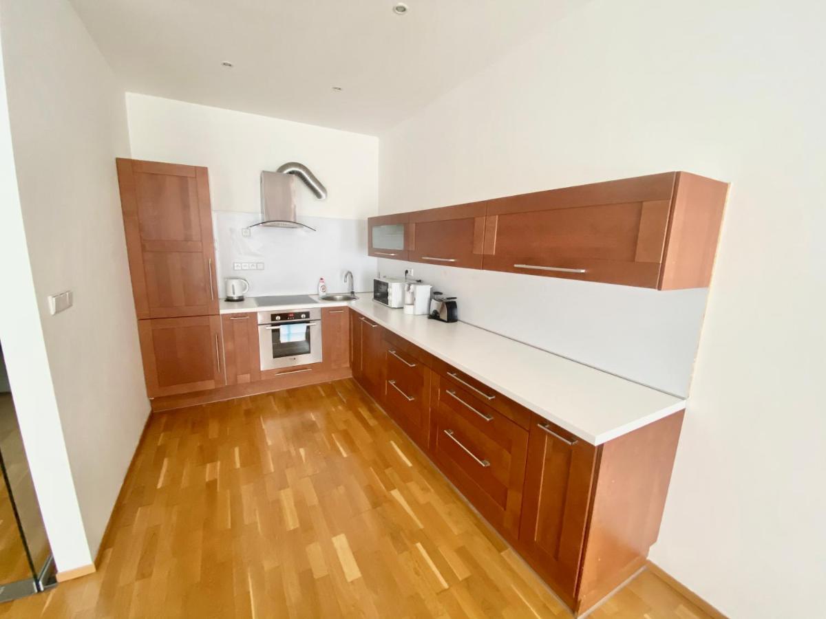 Apartment Korunni Dvur 130M2, 2 Free Parkings Прага Екстер'єр фото