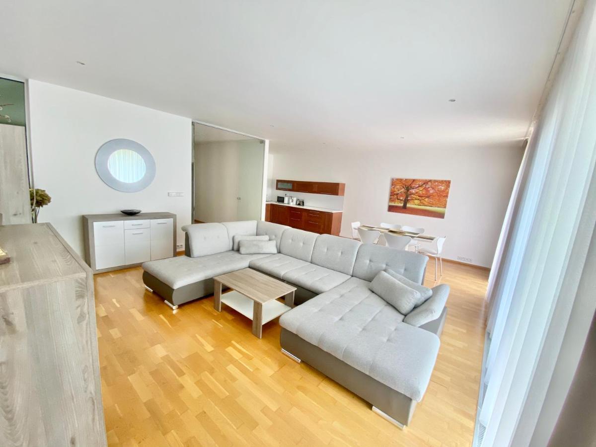 Apartment Korunni Dvur 130M2, 2 Free Parkings Прага Екстер'єр фото