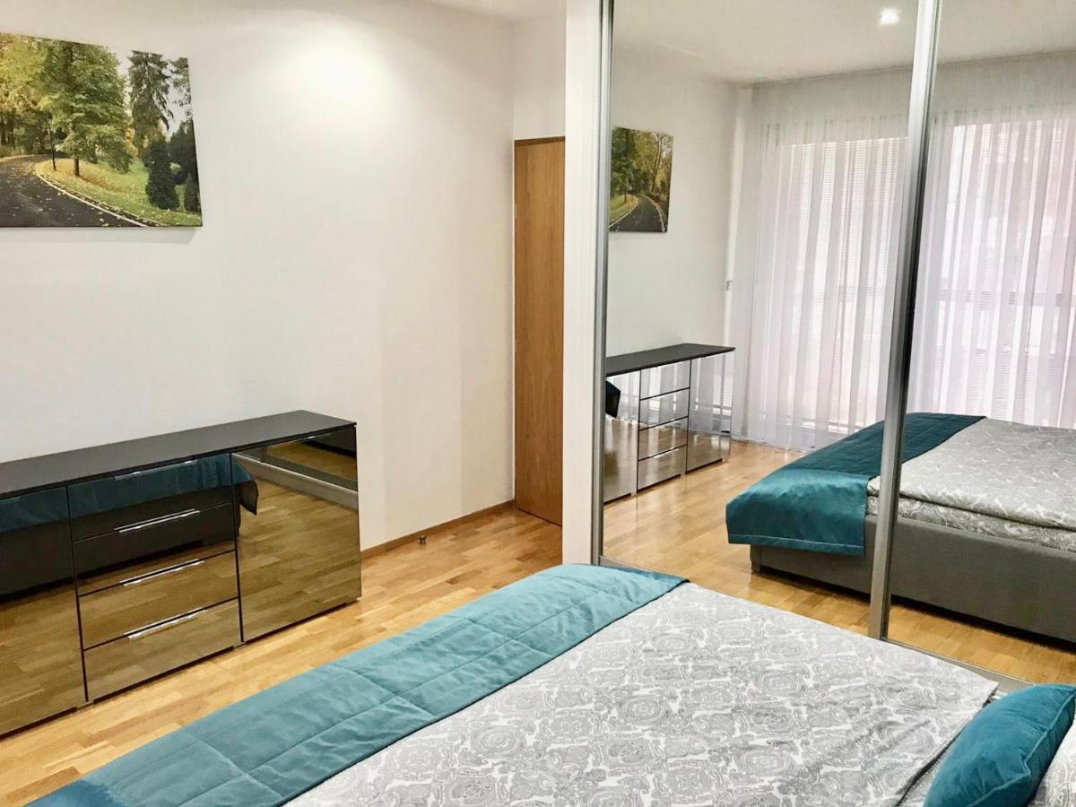 Apartment Korunni Dvur 130M2, 2 Free Parkings Прага Екстер'єр фото