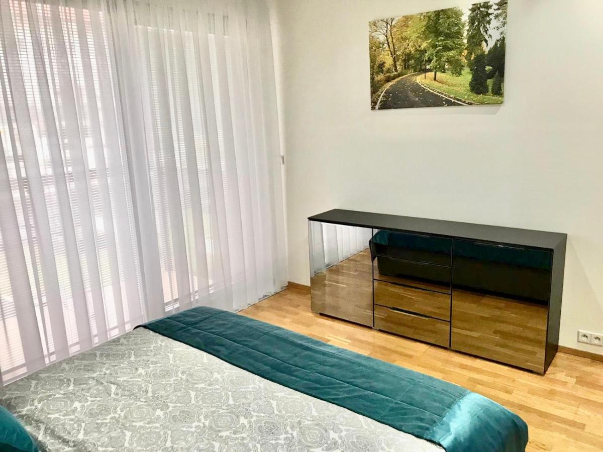 Apartment Korunni Dvur 130M2, 2 Free Parkings Прага Екстер'єр фото