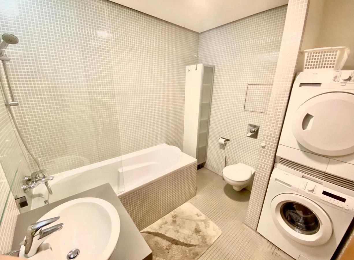 Apartment Korunni Dvur 130M2, 2 Free Parkings Прага Екстер'єр фото