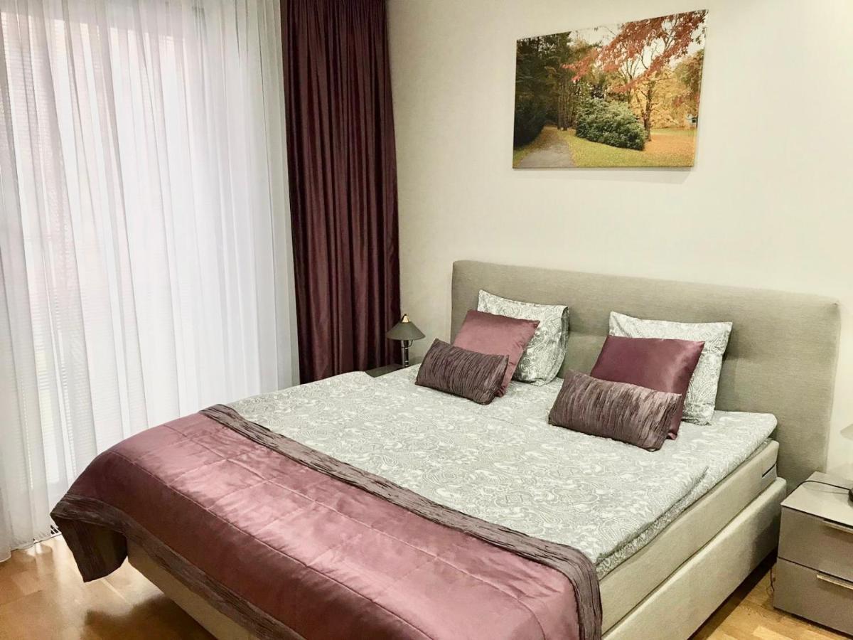 Apartment Korunni Dvur 130M2, 2 Free Parkings Прага Екстер'єр фото